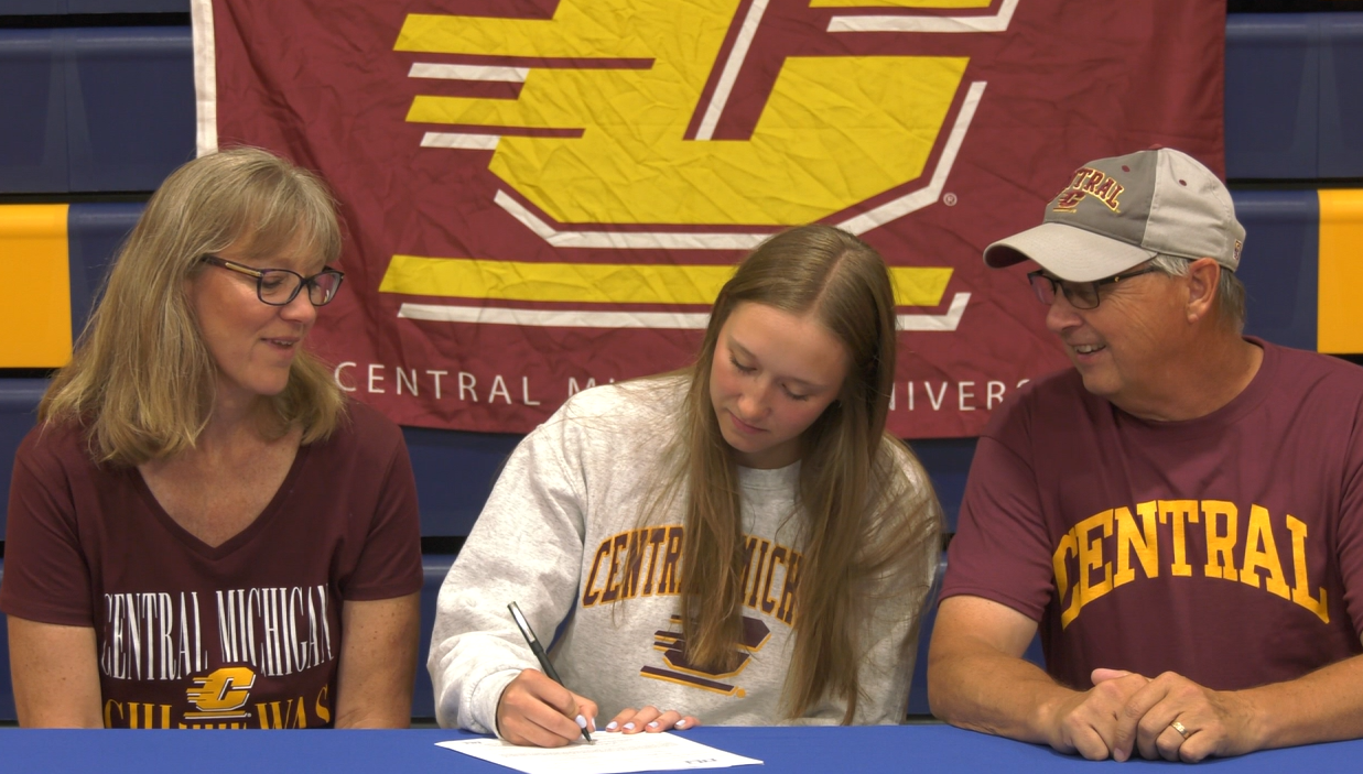 Negaunee graduate signs NLI to play golf at Central Michigan University