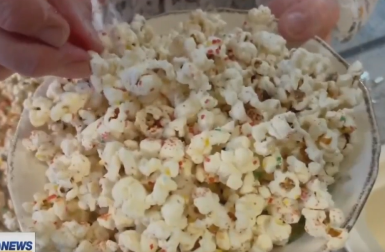 The Yooper Goddess: Sweet and salty party popcorn