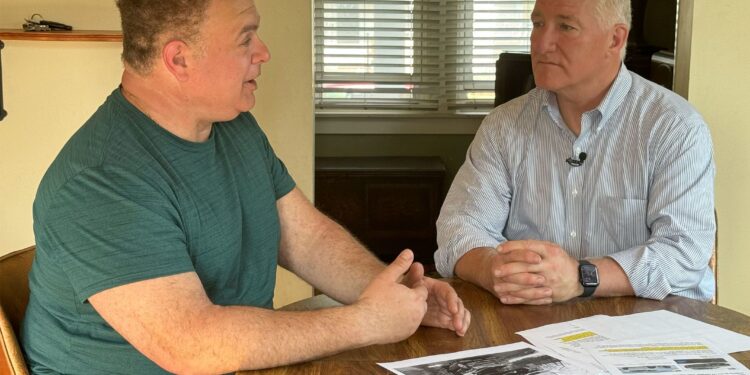 (Courtesy: CNN via CNN Newsource)
John King with UAW member Chris Vitale in St. Clair Shores, Michigan.