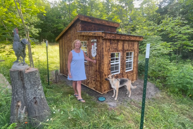 The Yooper Goddess: Lori shows off her new chicken coop