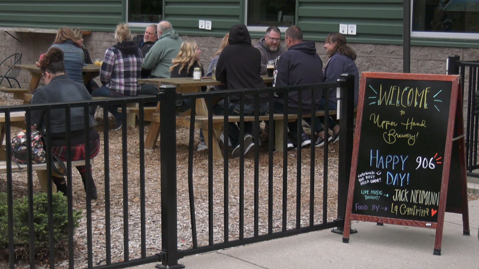 Yoopers celebrate 906 Day at Upper Hand Brewery