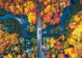 (Photo courtesy of @a.carpenter_photography) 10 best places to see fall colors in the United States