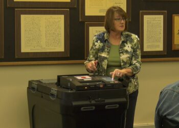 Przewrocki demonstrates how to turn on the tabulator.