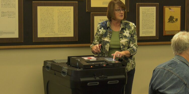 Przewrocki demonstrates how to turn on the tabulator.