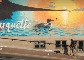 SUPERIOR ON TAP IS A LECTURE SERIES HOSTED BY CITIZENS FOR A SAFE AND CLEAN LAKE SUPERIOR. TONIGHT'S PRESENTATION WAS ABOUT THE EFFECTS TOURISM HAS ON THE ENVIRONMENT.