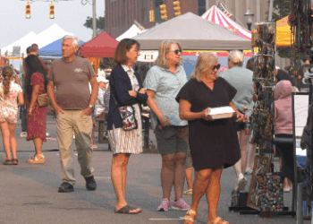 Farmers market returns to Washington Street