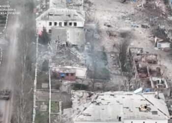 Questions, Confusion over Starshield Disruption for Ukrainian Military