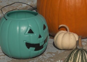 Teal Pumpkin Project helps kids with food allergies stay safe while trick-or-treating